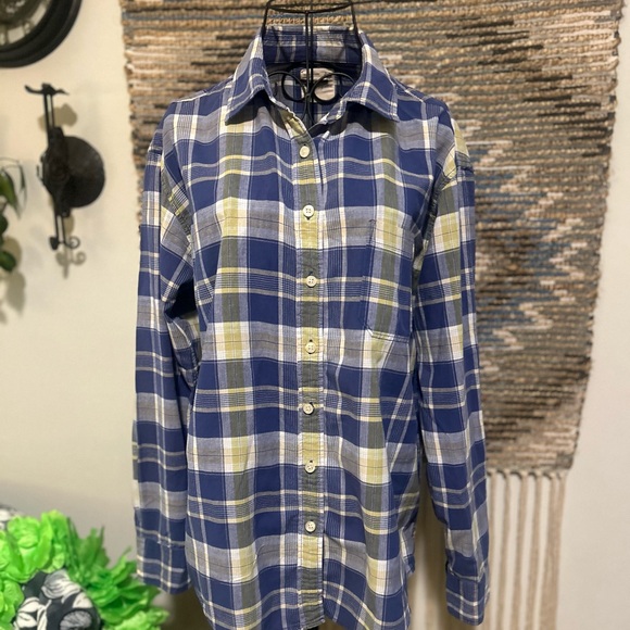 American Eagle Outfitters Tops - American Eagle Ladies Plaid Button Down Shirt